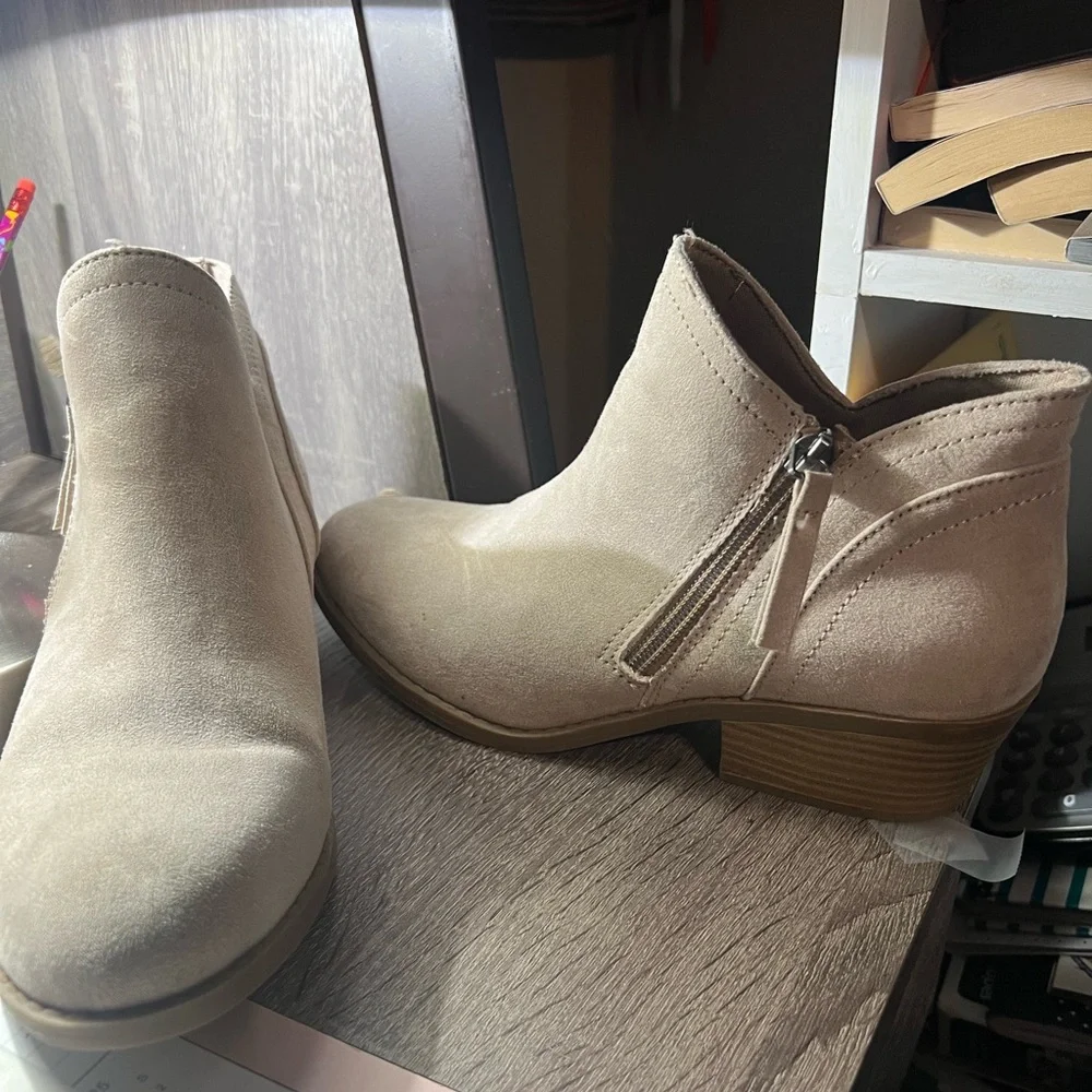 Women's Cream Ankle Boots - Picture 7 of 7